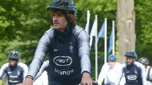 Griezmann anda en bicicleta