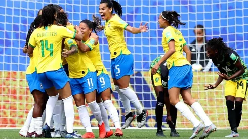 Brasil golea a Jamaica en su debut en el Mundial