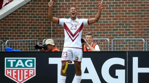 Salomón Rondón celebra el tanto que lo deja como goleador histórico de Venezuela (Foto: Getty Images)