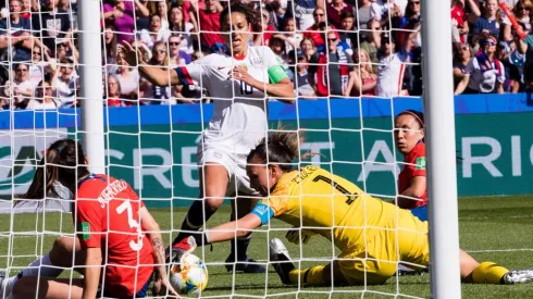 Endler le quita el gol a Lloyd