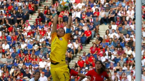Endler se queda con el balón ante Estados Unidos (Foto: Agencia Uno)