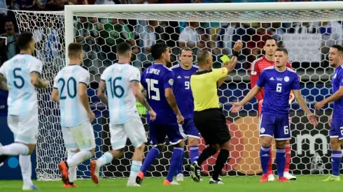 El penal señalado por el VAR que da el empate a Argentina
