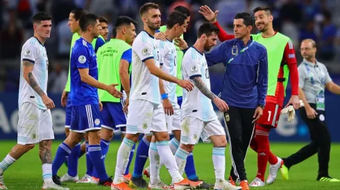 "Modifiquemos reglamento, que pase el peor cuarto y quizás clasificamos": relator furioso con Argentina