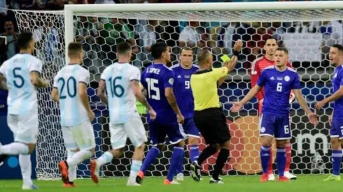 ¿Escritorio? Paraguay se quejará ante Conmebol por polémico arbitraje
