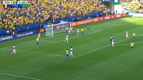 Brasil anota el primero ante Perú a través de Casemiro