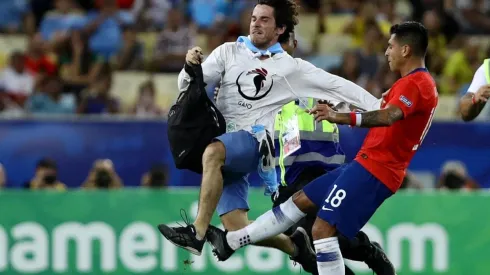 Jara baja de un chuletón al pollo invasor.