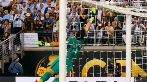 El tapadón de Bravo contra Argentina.