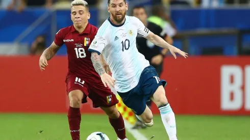 Soteldo y Messi en Maracaná. El argentino ganó el "clásico de pulgas"
