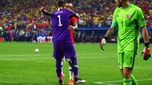 Arias y Vidal en los penales contra Colombia.
