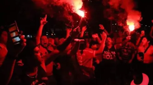 Los hinchas brindan su apoyo a La Roja en Porto Alegre