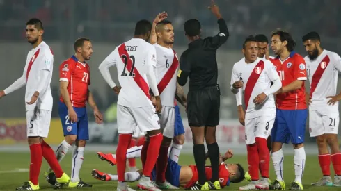 La agresión sobre Charles Aránguiz marcó la semifinal de 2015.