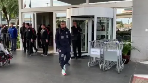 Vidal deja Porto alegre cojeando.