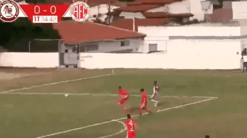 Insólito autogol en Brasil