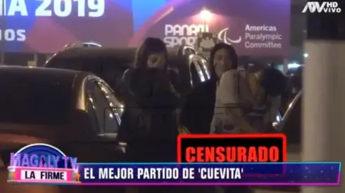 Pillan a Cueva haciendo pipi en el aeropuerto