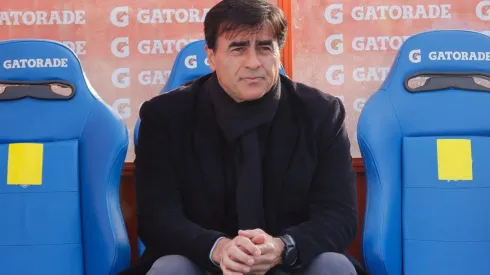 La banca de la UC con el chuncho tapado.