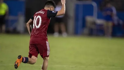 Gol chileno: Pablo Aránguiz le marca al Sevilla de España