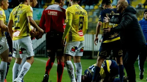 Marco Antonio Figueroa sacó toda su rabia contra un camarógrafo (Foto: Agencia Uno)