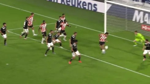 Con un gol de taco, PSV vence al Basilea por la pre Champions League