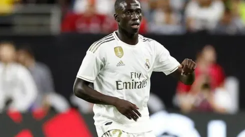 Mendy sufre lesión muscular