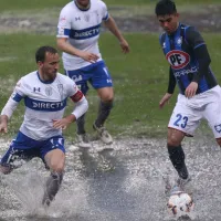La cancha parece una piscina: las postales del mojado encuentro entre Huachipato y Universidad Católica