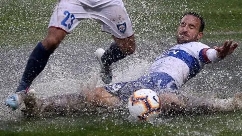 Fuenzalida se zambulle en la cancha de Las Higueras