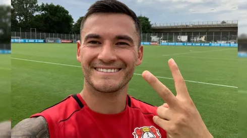 Aránguiz y el Bayer, igual de felices.