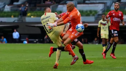 Nicolás Castillo sale lesionado en América