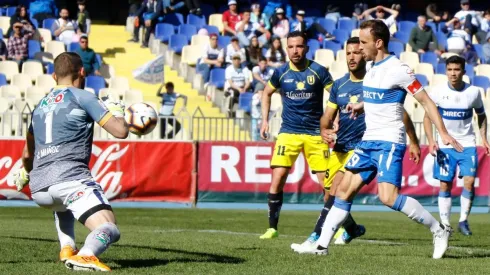 El Chapa define con categoría ante el arquero Muñoz de Universidad de Concepción