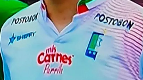 La mitad del escudo de Once Caldas.