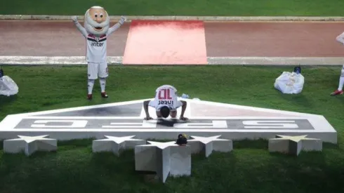 Locura en Sao Paulo: 45.000 hinchas recibieron a Dani Alves