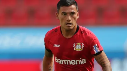 Charles Aránguiz recibe elogios de su DT.