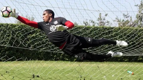 Omar Carabalí, ecuatoriano nacionalizado de Colo Colo que vestirá la Roja.
