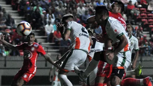 Cobresal recibe a Calera en El Salvador.