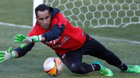 Claudio Bravo dejó la Roja como capitán en octubre de 2017