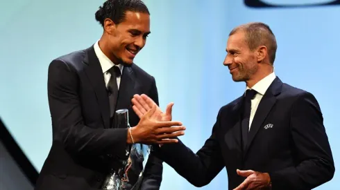 Van Dijk también fue nombrado mejor defensor de la temporada UEFA.