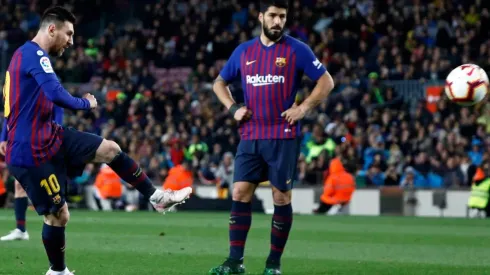 Suárez echó al agua a Messi.