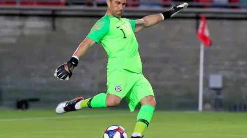 Claudio Bravo volvió como crack a la selección chilena