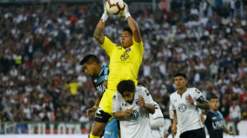 Brayan Cortés hoy es dueño del arco de Colo Colo, pero bien pudo irse.