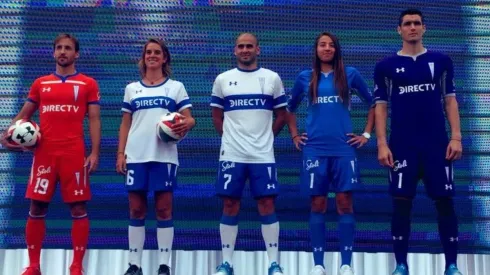 Martín (segunda de izquierda a derecha) durante la presentación de los nuevos uniformes.