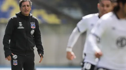 "Salas ya se va": la fanaticada de Colo Colo pide la salida del DT tras derrota ante la U. de Concepción
