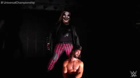 Rollins retiene el título Universal ante Strowman y es atacado por Bray Wyatt