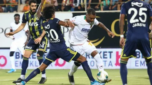 ¡Empezó el 18! Junior Fernandes da el vamos a las fiestas patrias con un golazo ante el Fenerbahce