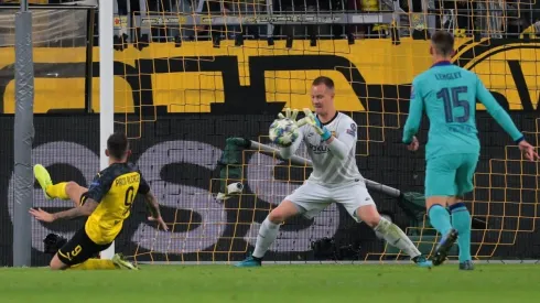 Ter Stegen rompiéndola en Alemania.