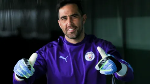 Claudio Bravo entró en la convocatoria del Manchester City para enfrentar al Shakhtar Donetsk por la Champions League.