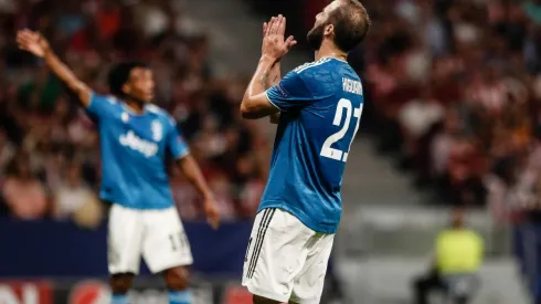 Gonzalo Higuaín lamenta el gol que se comió. Cristiano, lo mismo.