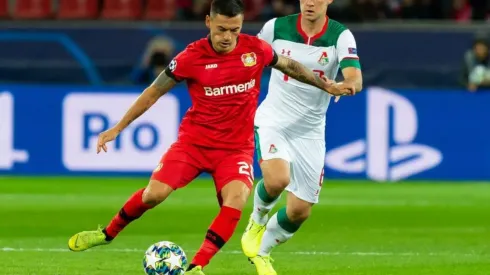 ¿Gol de Charles Aránguiz? Tiro del chileno provoca el empate del Leverkusen en Champions League