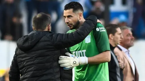 Arias recibe instrucciones del Chacho Coudet.