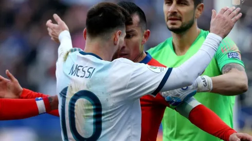 Medel y Messi tuvieron un fuerte encontronazo la última vez que se vieron.