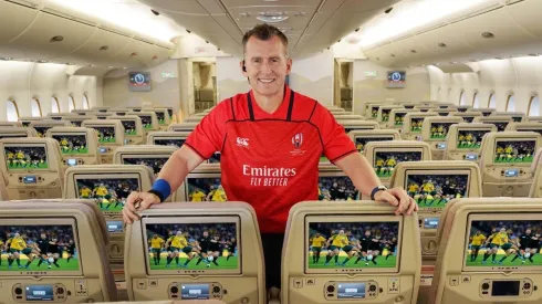 El legendario árbitro Nigel Owens protagoniza una nueva campaña de Emirates por el Mundial de Rugby.