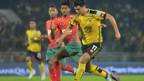 Yashir Islame marca de rabona.